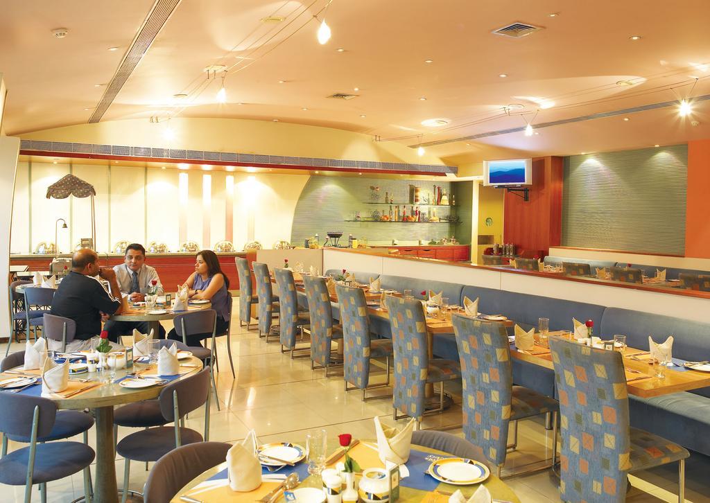 Sun-N-Sand Pune Restaurant bilde